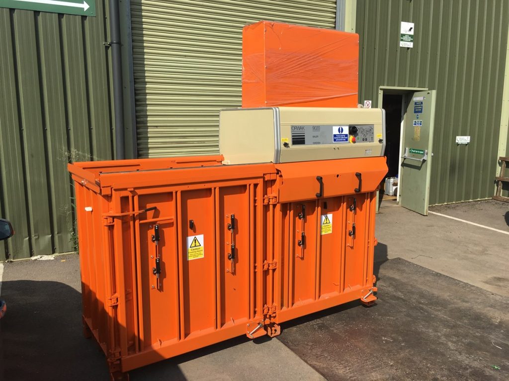 9020 Twin-Chambered Baler